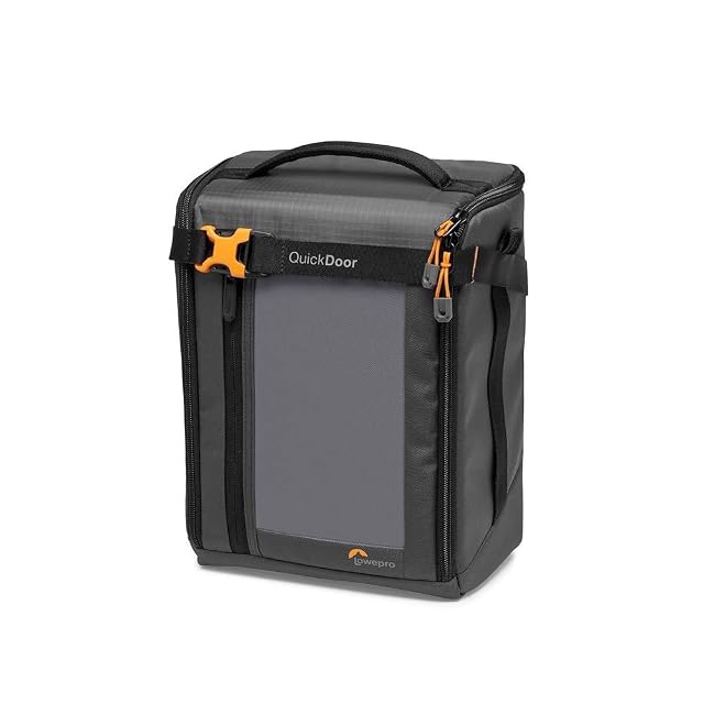 Lowepro GearUp Creator Box Large II aperta che mostra i divisori e gli obiettivi