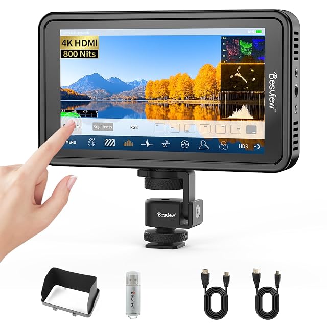 Monitor Desview R5II su una fotocamera, con il parasole montato, che mostra una waveform