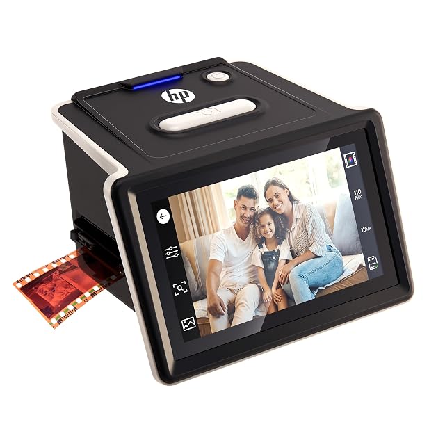 HP FilmScan con il touchscreen in vista galleria e gli adattatori per pellicola accanto