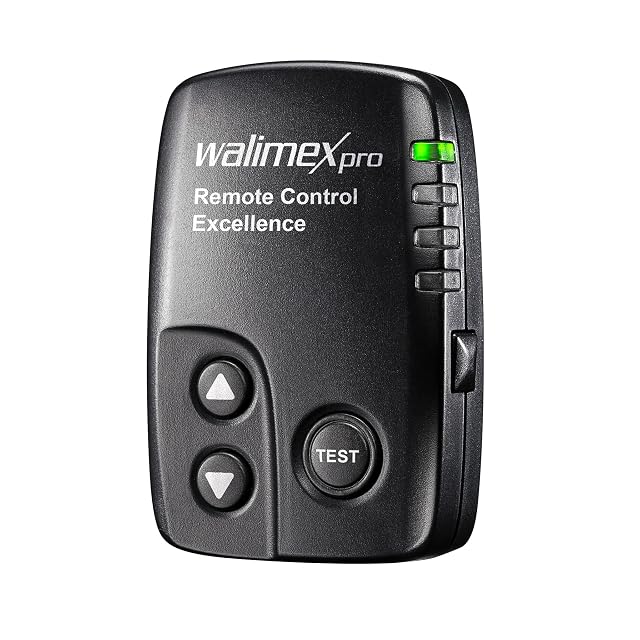 Trigger per flash Walimex pro, un piccolo trasmettitore nero per la slitta della fotocamera