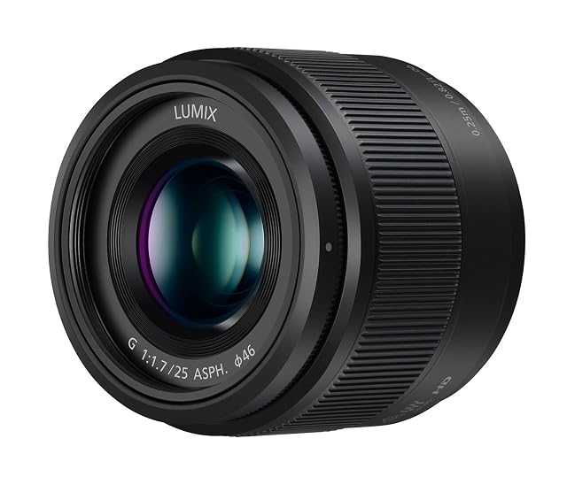 Obiettivo fisso Panasonic Lumix G 25mm F1.7 nero, un barilotto corto con una ghiera di messa a fuoco stretta