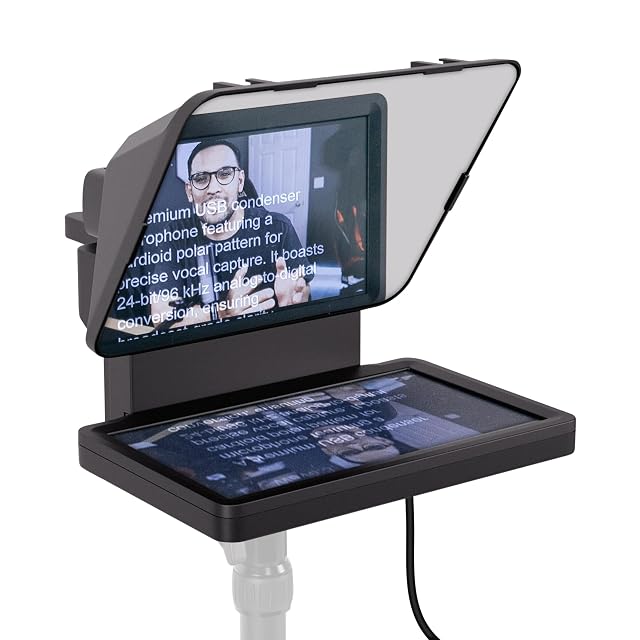 Elgato Prompter con il display integrato che mostra un copione davanti a una fotocamera