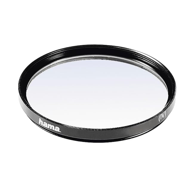 Filtro UV Hama da 49 mm nella sua montatura in metallo nero accanto alla scatola di plastica