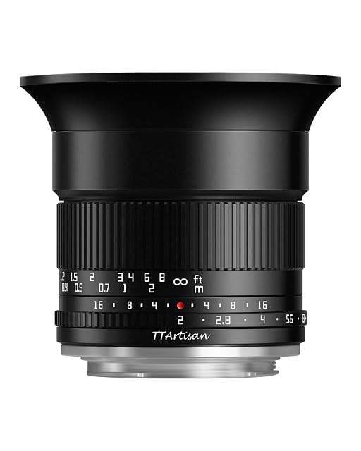 Obiettivo ultra grandangolare TTARTISAN 10mm F2 nero con ghiera di messa a fuoco manuale ed elemento frontale sporgente